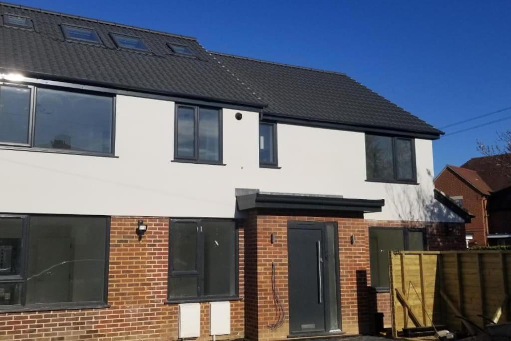 Paradigm House, Modern 2-Bedroom Duplex Apartment 2, Free Parking, Oxford Exterior photo